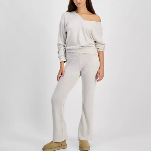 Planet Heart V Neck Sweater - Picture 3 of 10